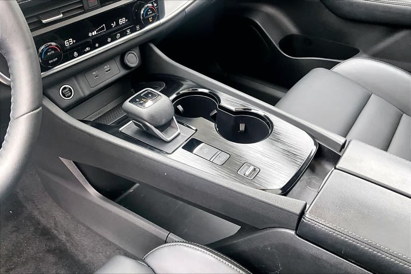 2023 Nissan Rogue - Image 17