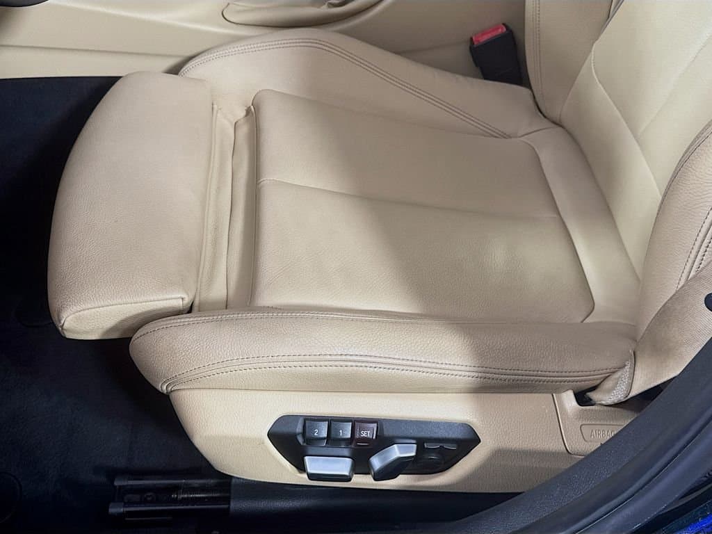 2017 BMW 3 - Image 24