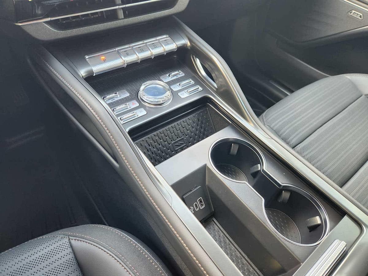 2025 Lincoln Nautilus - Image 17