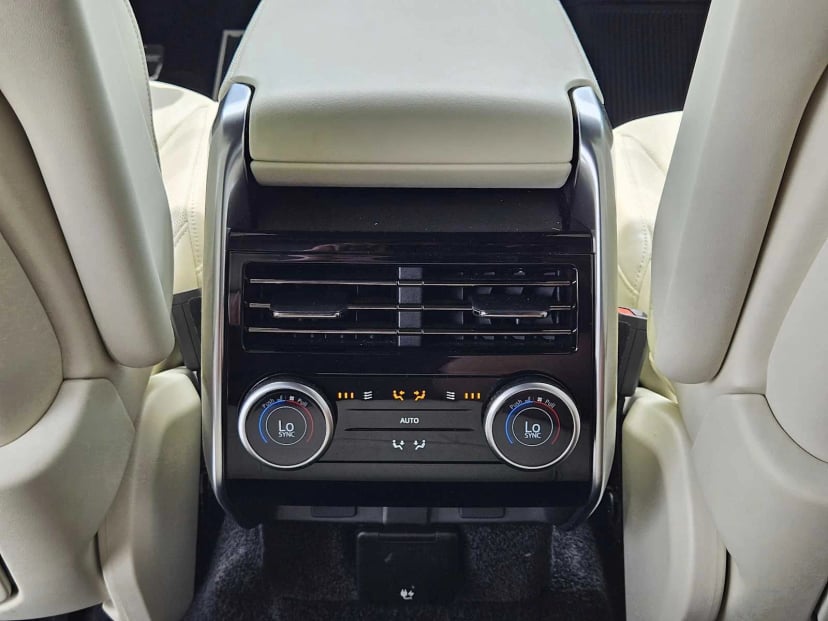 2023 Land Rover Range Rover - Image 24