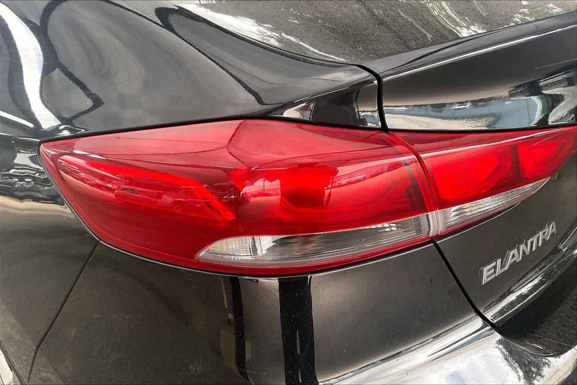 2017 Hyundai Elantra - Image 28