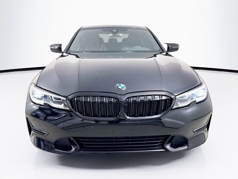 2022 BMW 3 Series - Image 2