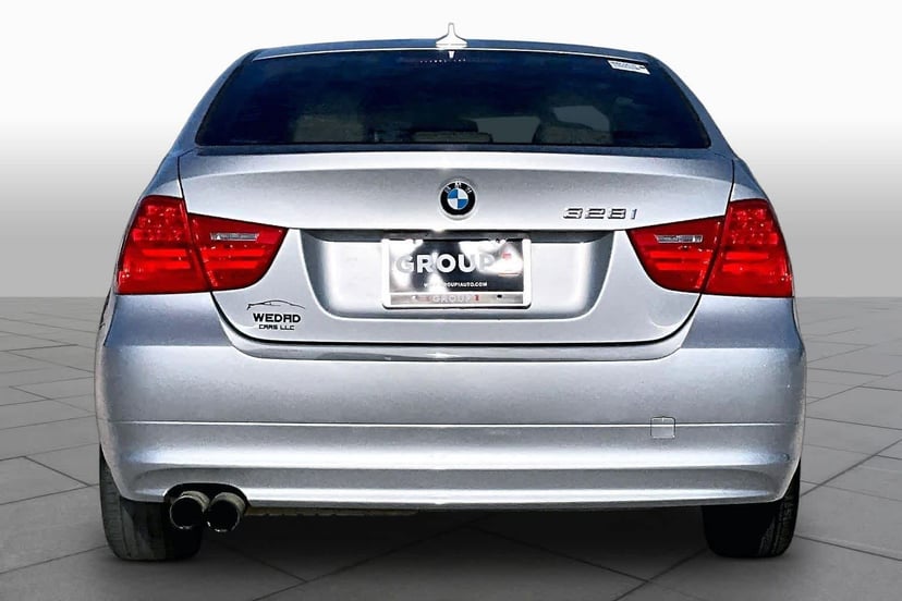2011 BMW 328i - Image 4