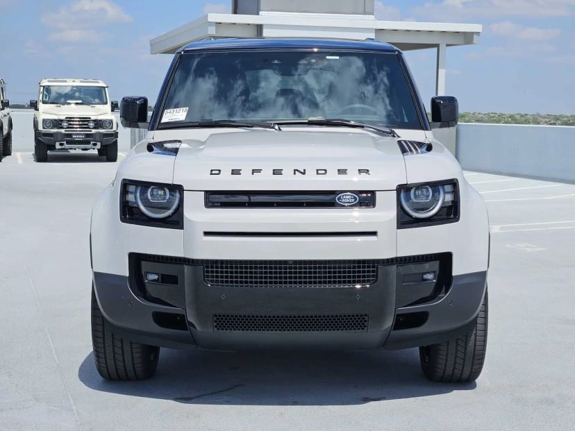 2026 LAND ROVER Defender 110 - Image 2