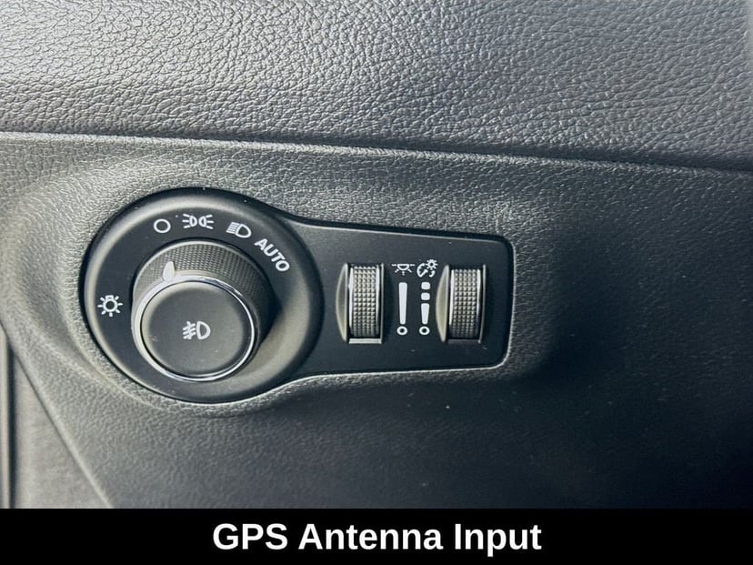 2018 Jeep Compass - Image 12
