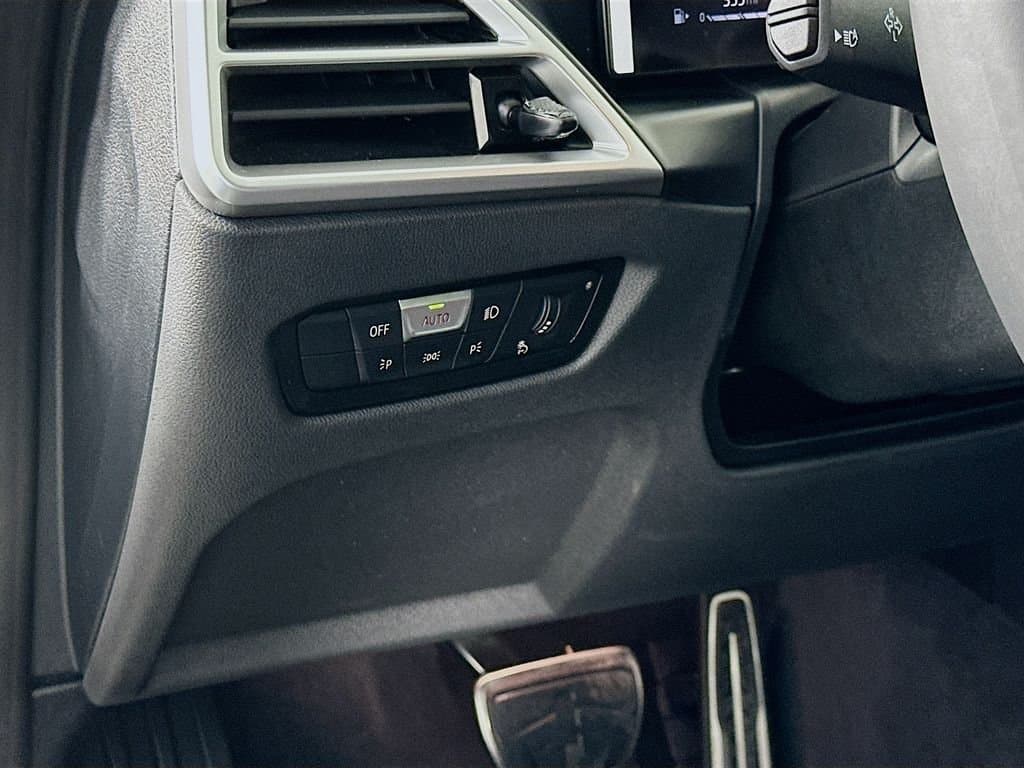 2025 BMW 4 Series - Image 10