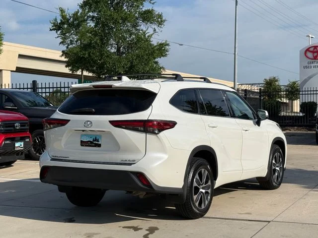 2021 Toyota Highlander - Image 3