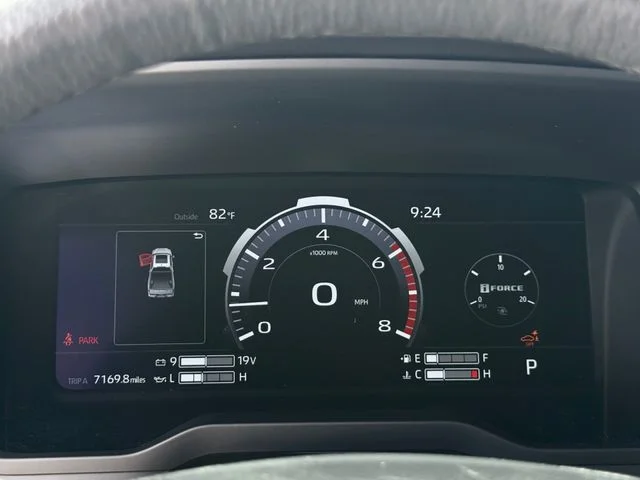 2025 Toyota Tundra - Image 18