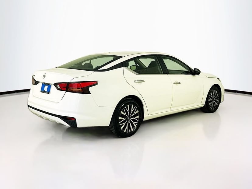 2025 Nissan Altima - Image 7