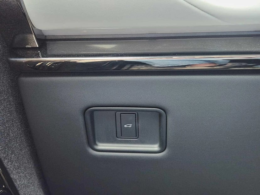 2025 Land Rover Range Rover Sport - Image 18