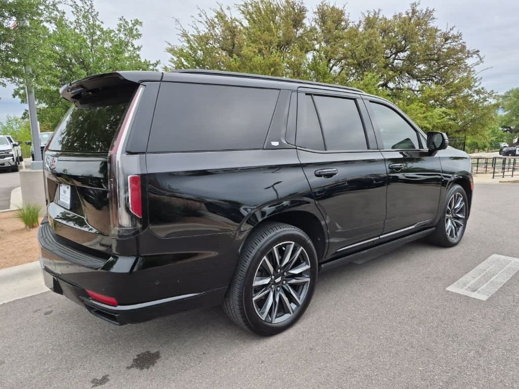 2022 Cadillac Escalade - Image 9