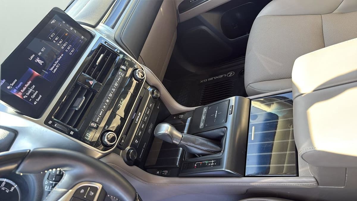 2023 Lexus GX - Image 21