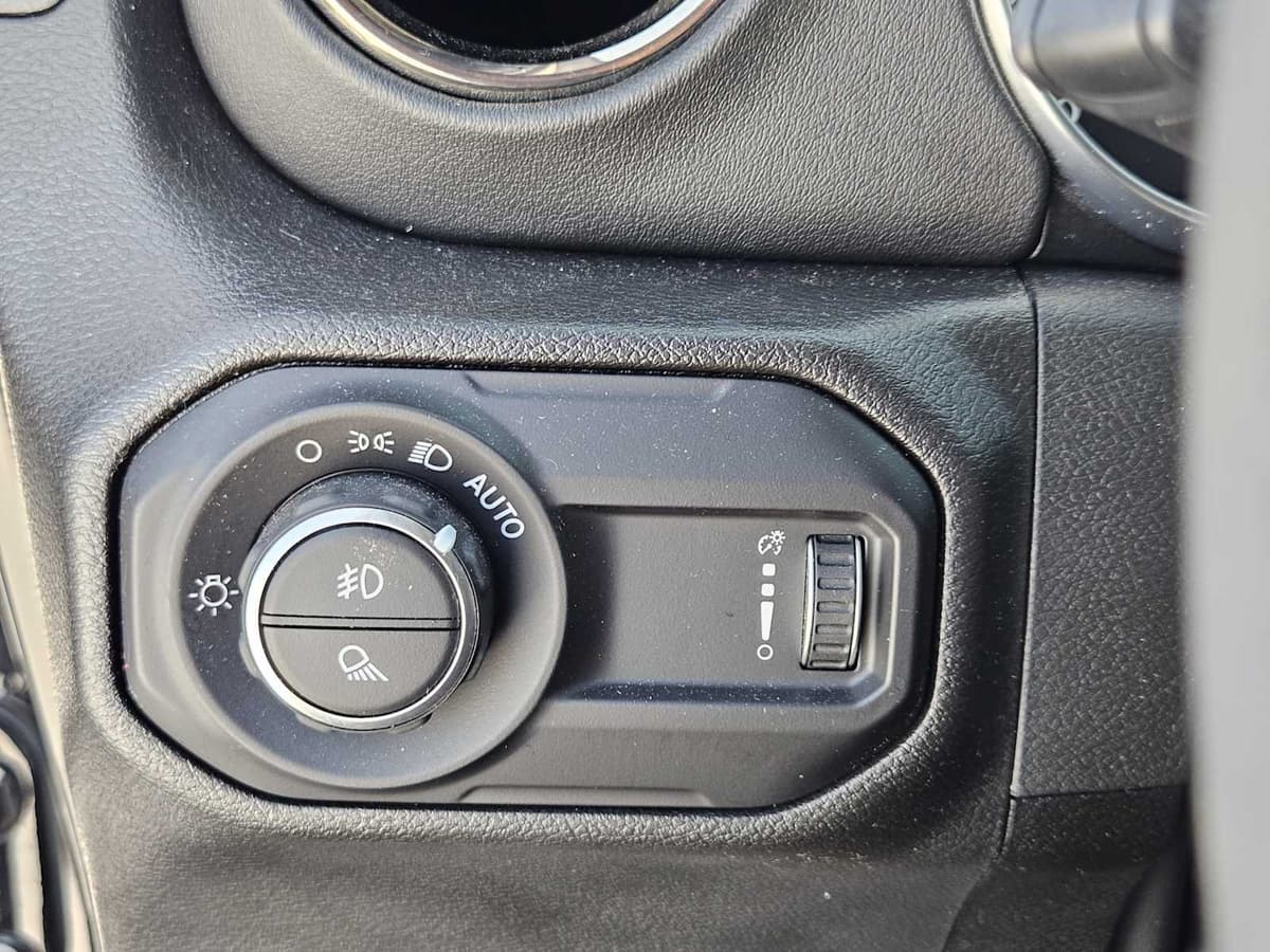 2023 Jeep Gladiator - Image 20