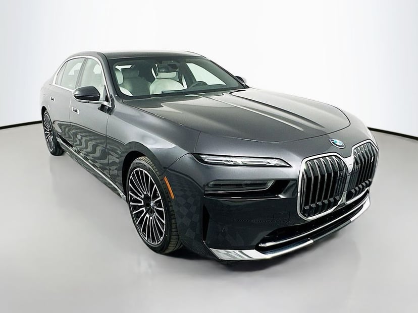 2025 BMW i7 - Image 3