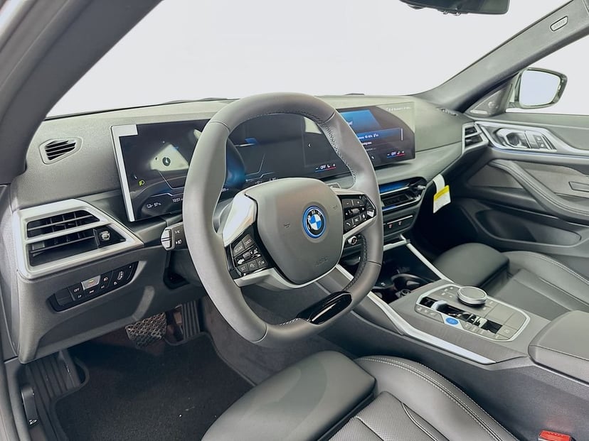 2026 BMW i4 - Image 9
