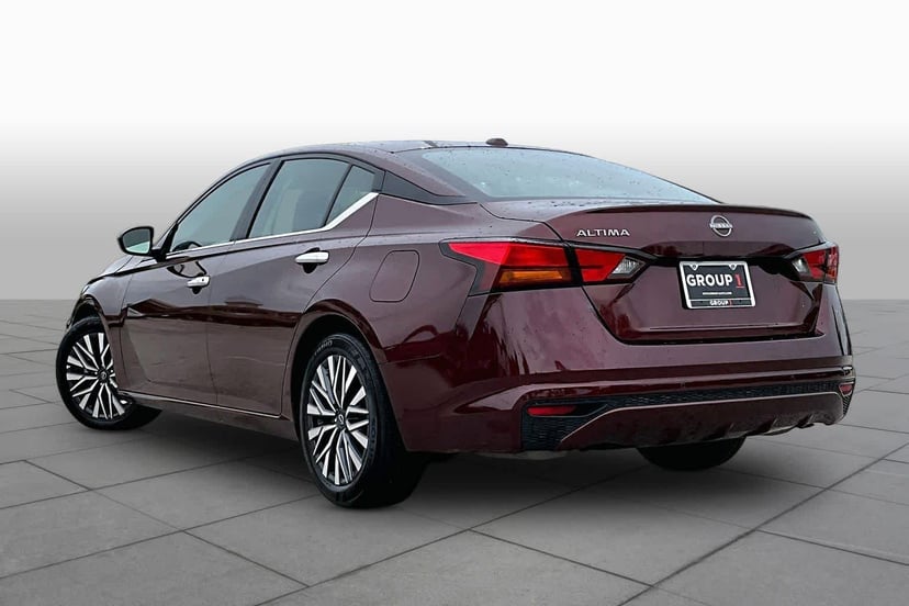 2025 Nissan Altima - Image 12