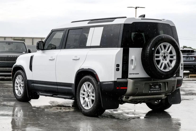 2026 Land Rover Defender 110 - Image 9