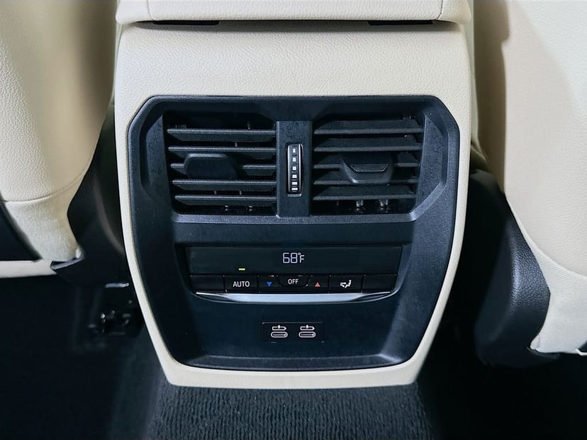 2025 BMW 3 Series - Image 25