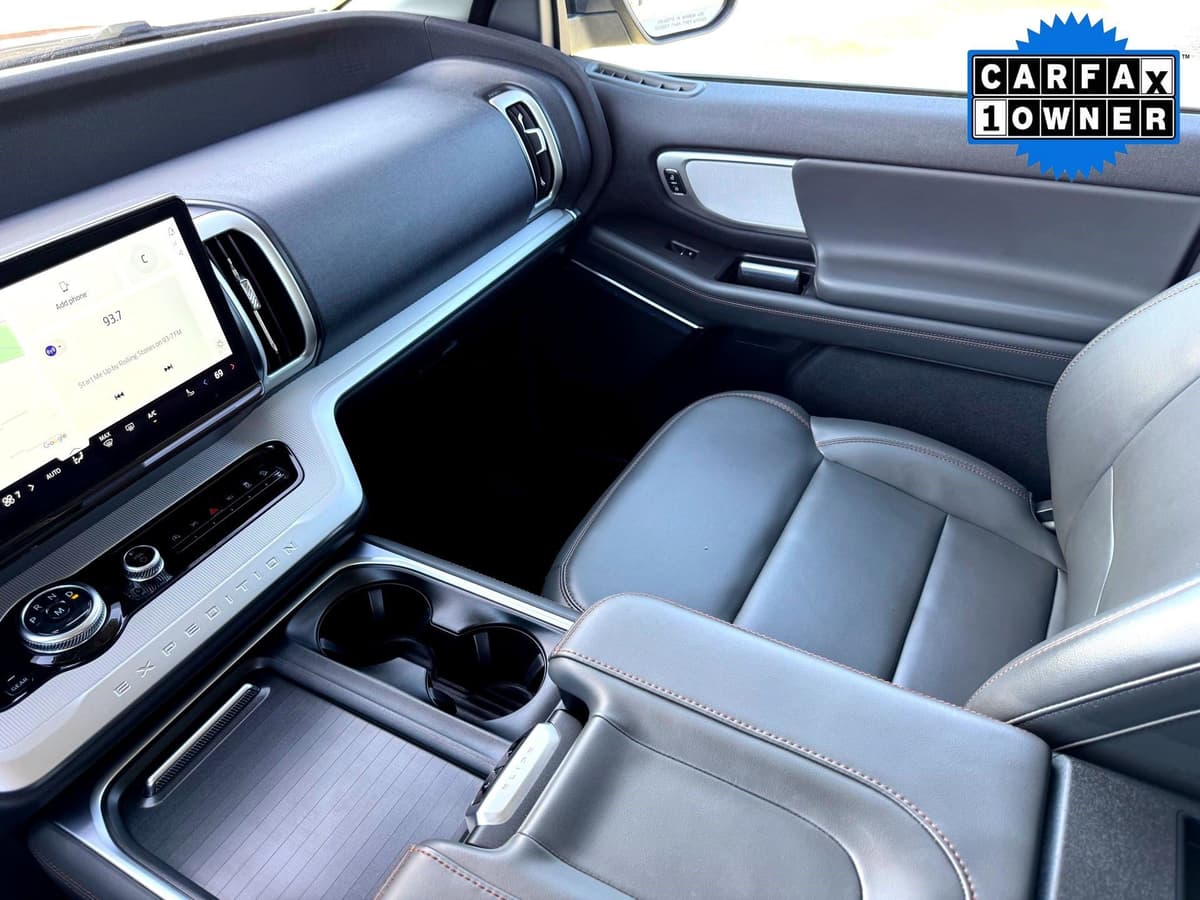 2025 Ford Expedition - Image 36