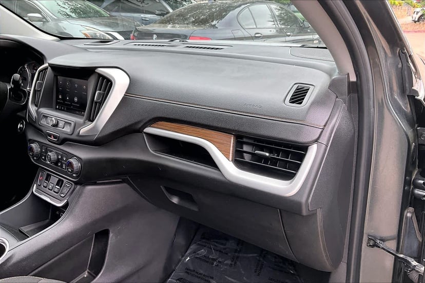 2020 GMC Terrain - Image 18