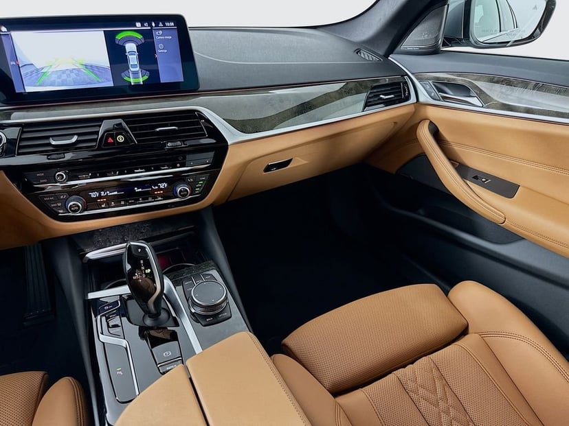2023 BMW 5 Series - Image 24