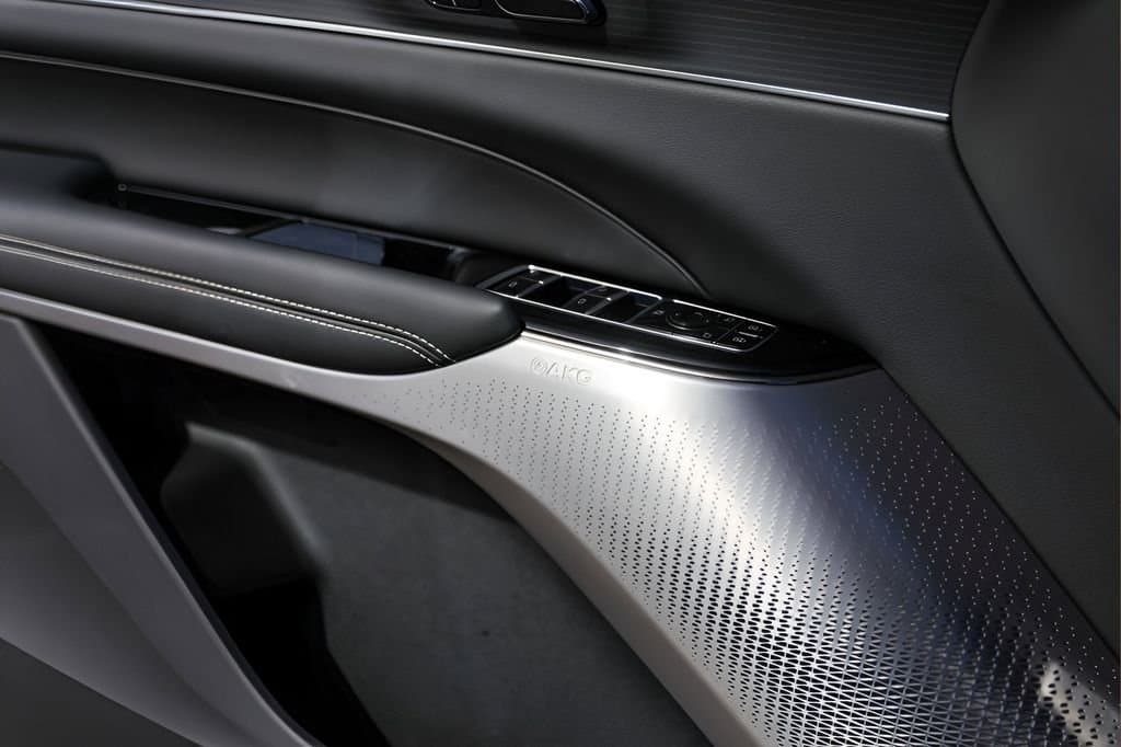 2025 Cadillac LYRIQ - Image 22