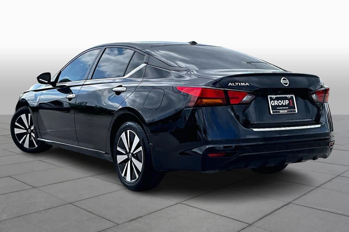 2022 Nissan Altima - Image 12