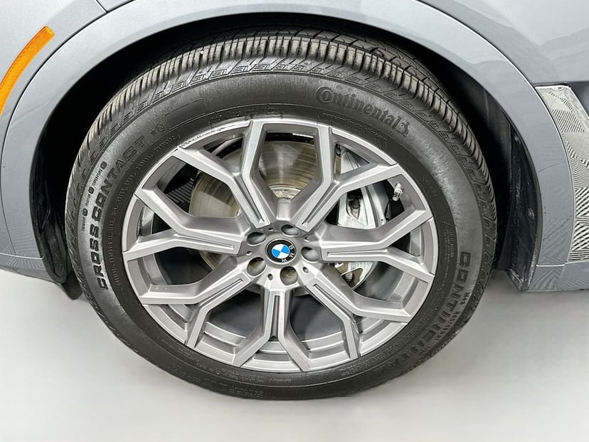 2024 BMW X7 - Image 33