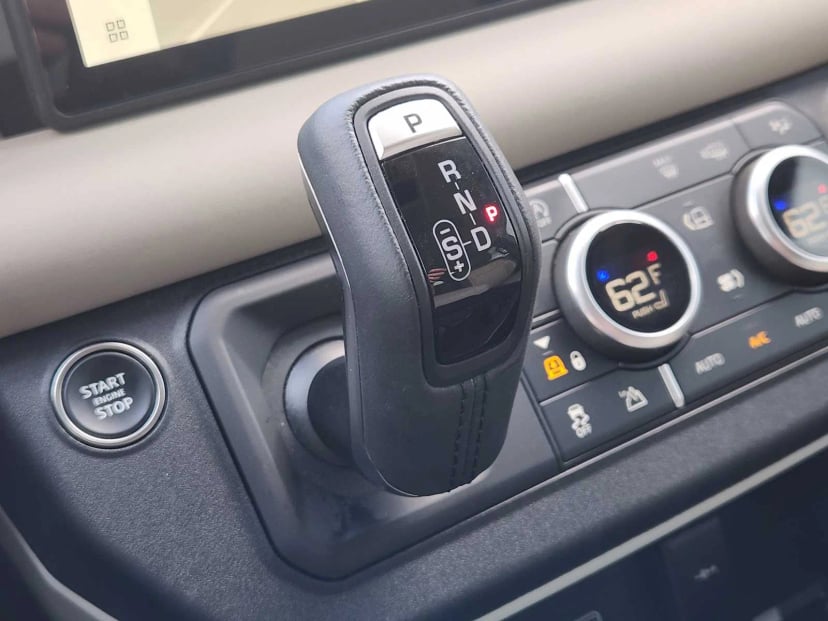2024 Land Rover Defender - Image 19