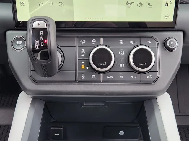 2026 Land Rover Defender 110 - Image 14