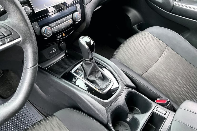 2019 Nissan Rogue - Image 17