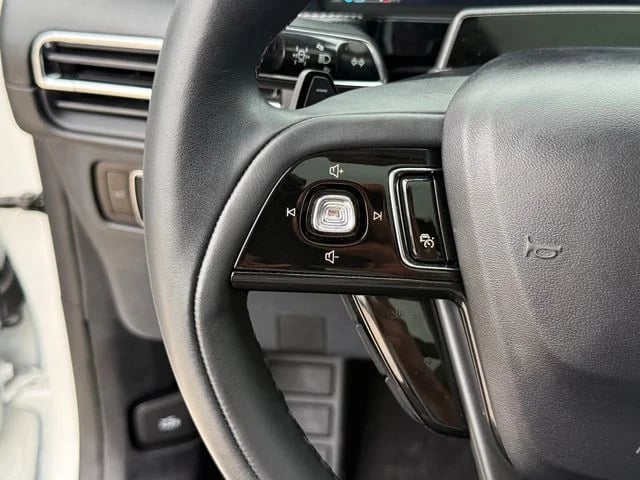 2023 Lincoln Corsair - Image 15