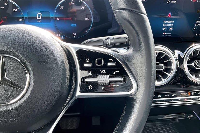 2023 Mercedes-Benz EQB 300 - Image 24