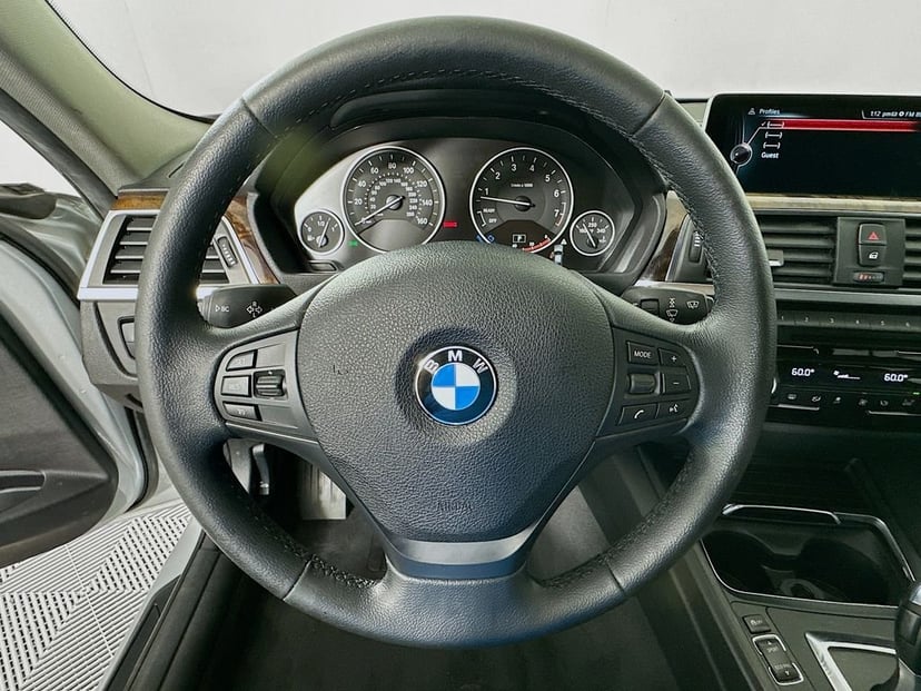 2016 BMW 3 Series - Image 11