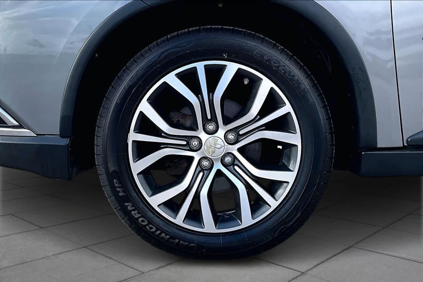 2017 Mitsubishi Outlander - Image 11