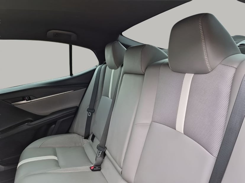 2025 Toyota Camry - Image 19