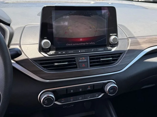 2025 Nissan Altima - Image 18