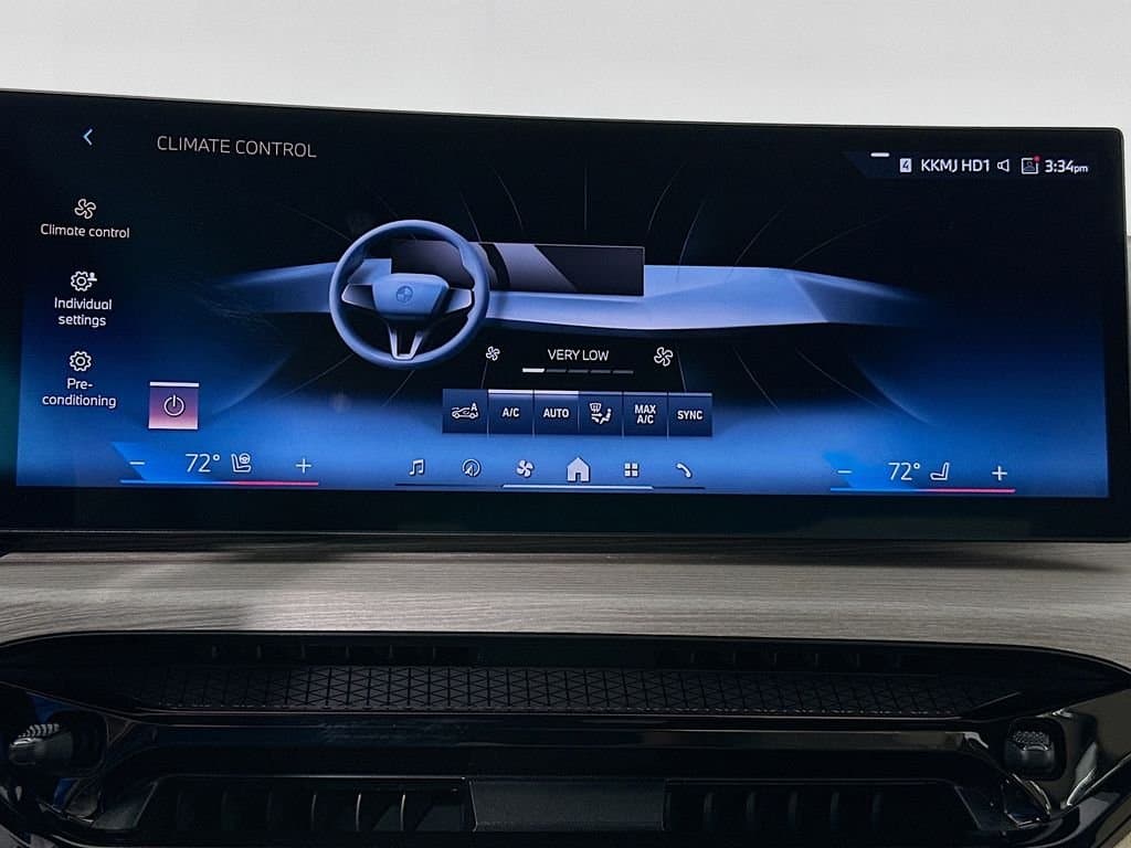 2025 BMW 3 Series - Image 16