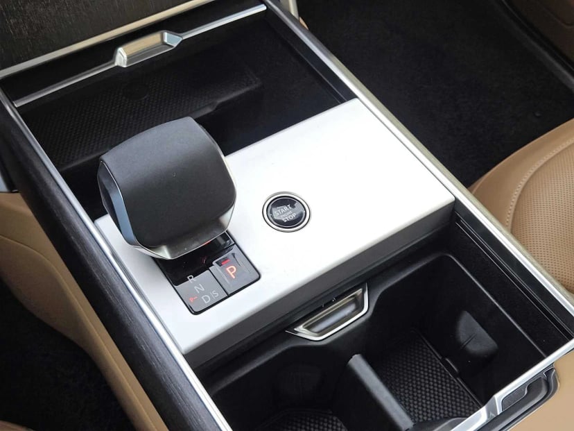 2026 LAND ROVER Range Rover - Image 16