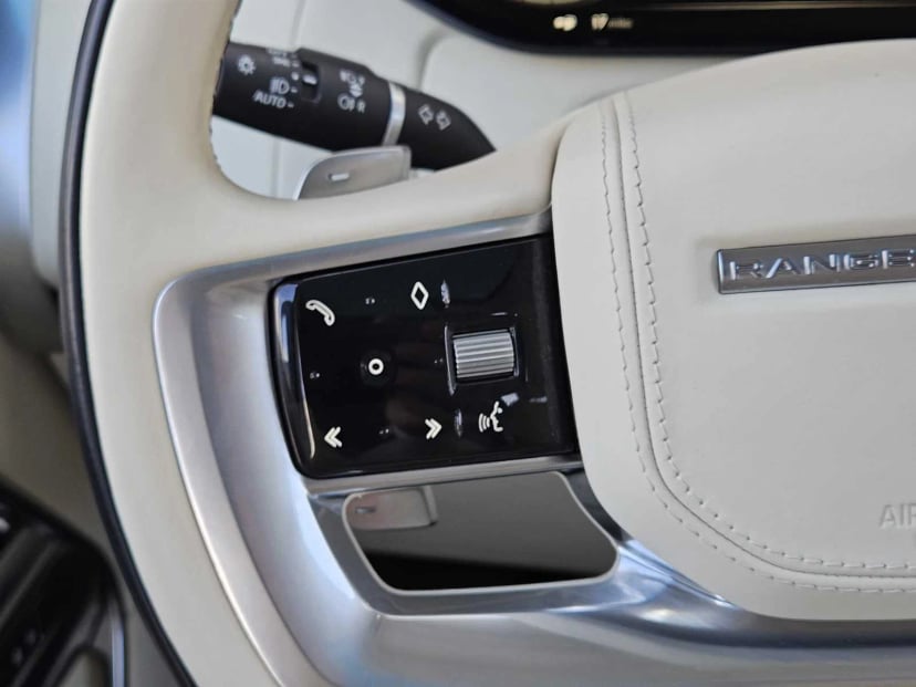2023 Land Rover Range Rover - Image 28