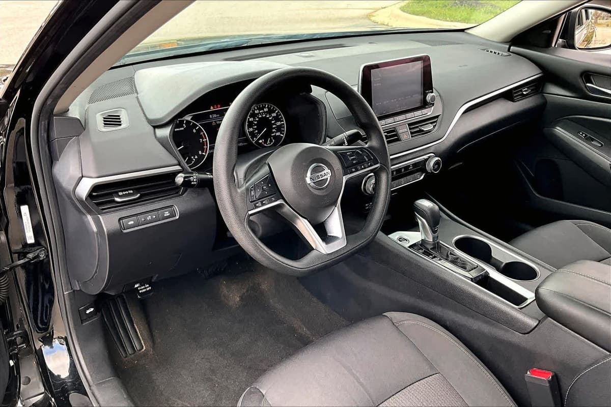 2022 Nissan Altima - Image 18