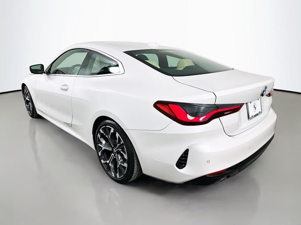 2025 BMW 4 Series - Image 7
