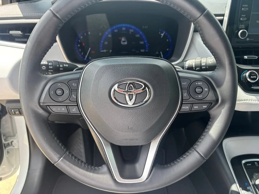 2021 Toyota Corolla Hatchback - Image 13