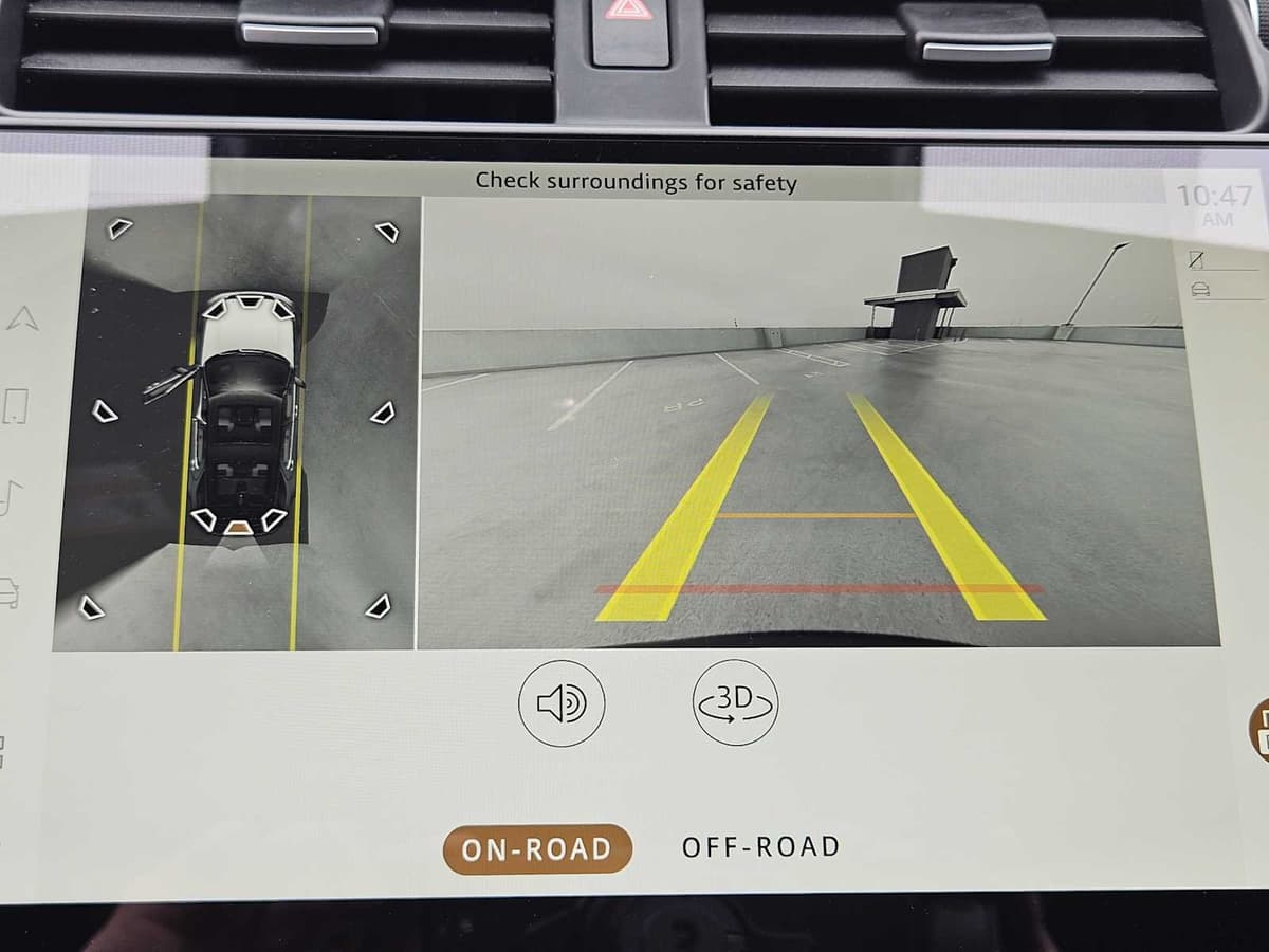 2025 Land Rover Discovery - Image 18