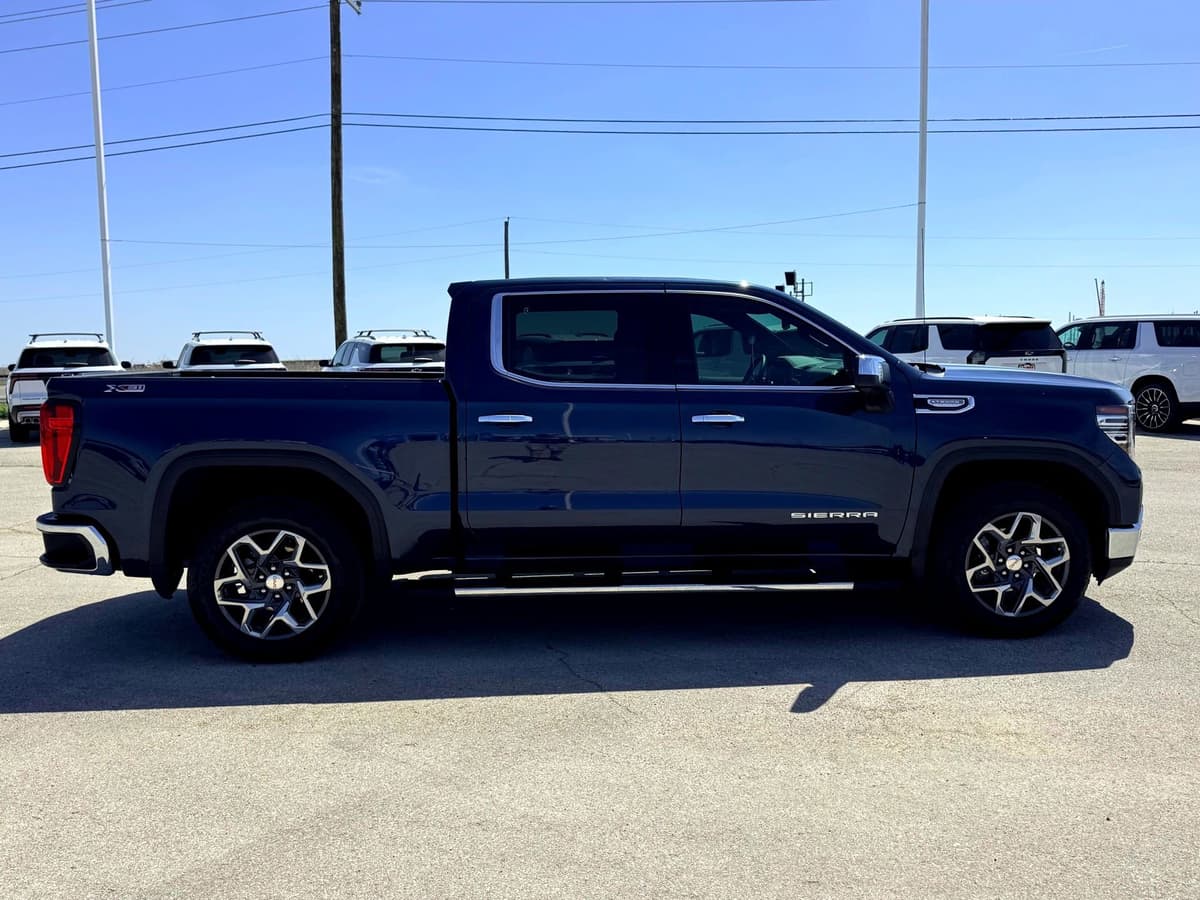 2023 GMC Sierra 1500 - Image 6