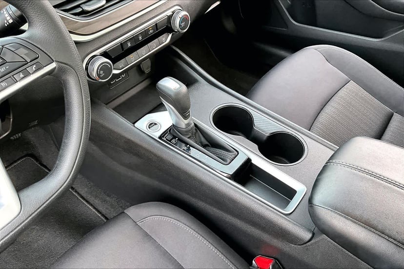 2025 Nissan Altima - Image 17