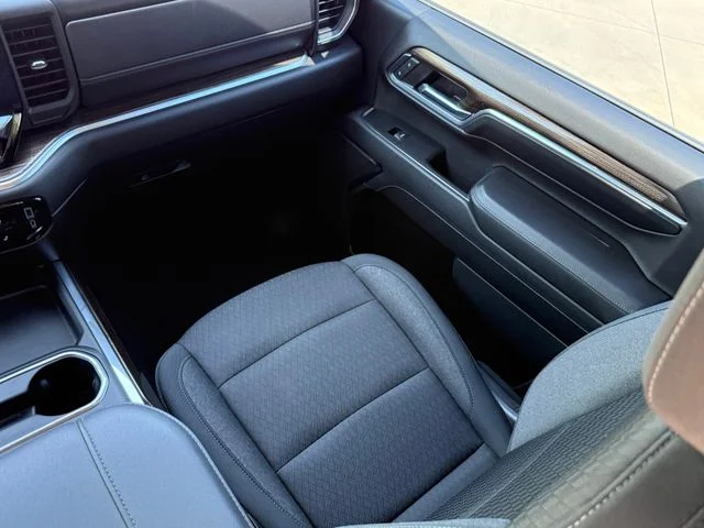 2024 Chevrolet Silverado 2500HD - Image 21