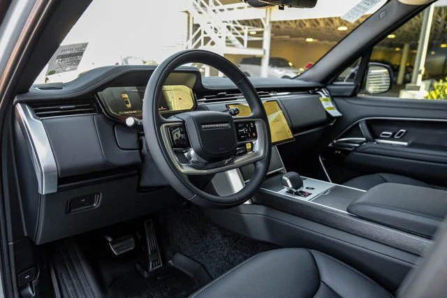 2026 Land Rover Range Rover - Image 2