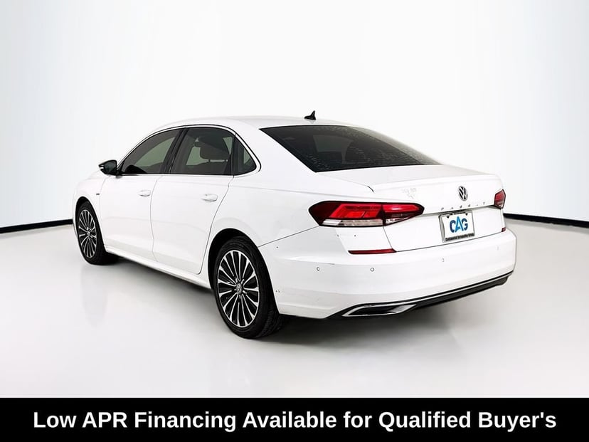 2022 Volkswagen Passat - Image 3