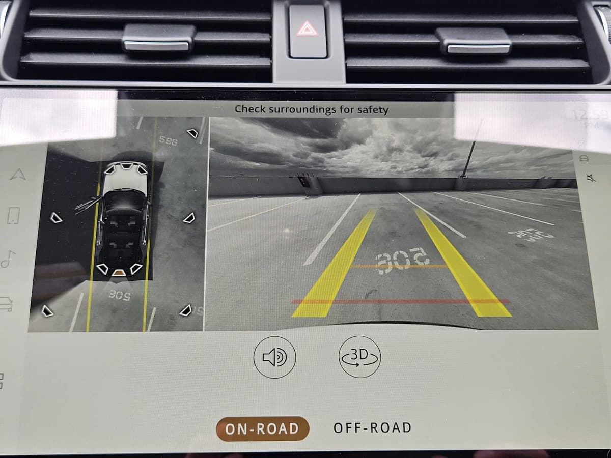 2025 Land Rover Discovery - Image 19